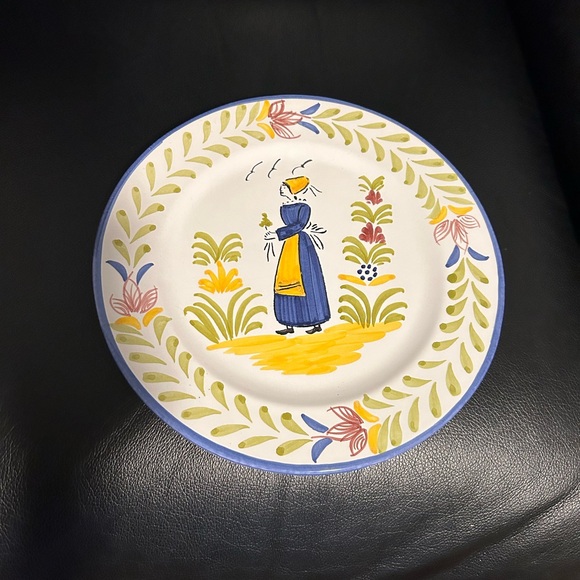 Vintage Sur La Table Handpainted Portugal Dinner Plate, Woman with Flower, 10" D - Picture 2 of 10